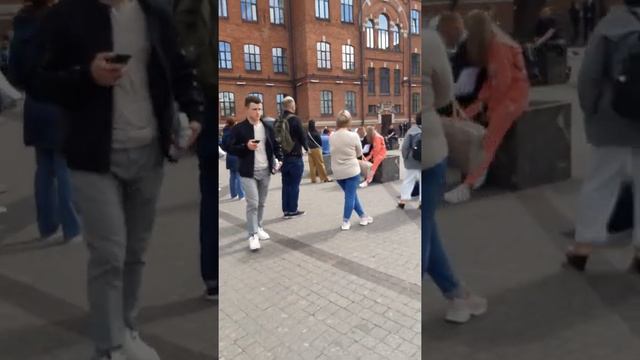 Галерея играет на пианино смотреть онлайн