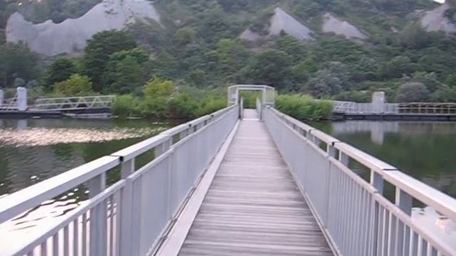 Bridge to Run-Off Reservoir at Scarborough Bluffs смотреть онлайн