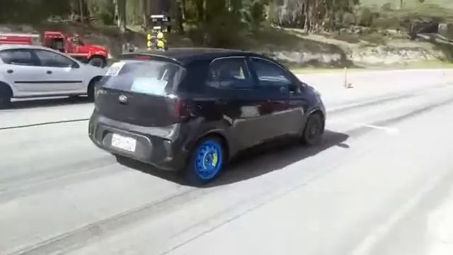 Kia Picanto vs Peugeot 206 1/4 de milla смотреть онлайн