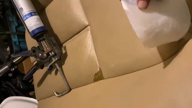 Trash upholstery work on trash back seat. 1993 Lexus LS 400 смотреть онлайн