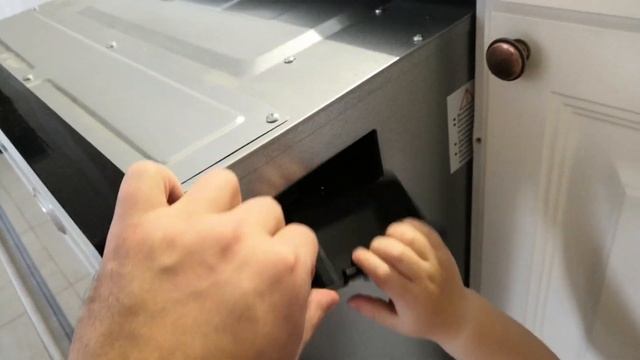 Замена лампочки в духовом шкафу Midea TF944EG9 смотреть онлайн
