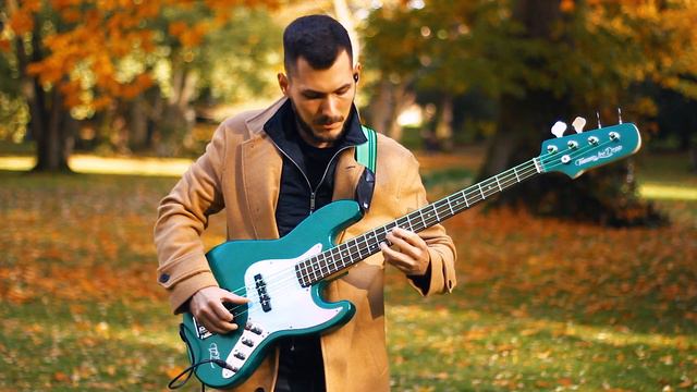 Green Day - Holiday (Bass Arrangement) смотреть онлайн