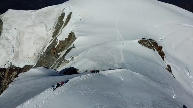 Ascension du Mt Blanc, vue du ciel. смотреть онлайн