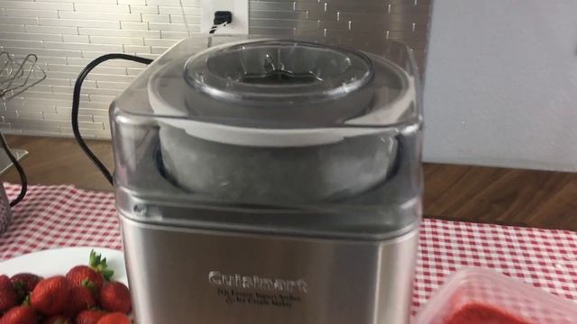 ??ПРОСТОЙ РEЦЕПТ КЛУБНИЧНОГО МОРОЖЕНОГО в мороженице смотреть онлайн