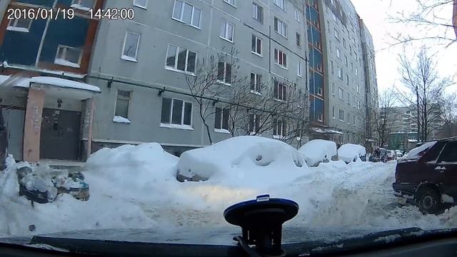 Заснеженный двор смотреть онлайн