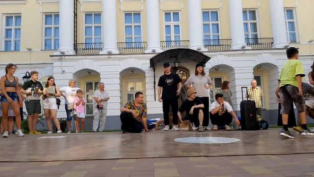 ?Танцуем БРЕЙК ДАНС на улице ???в рамках ФЕСТИВАЛЯ fast-food Fest ??? смотреть онлайн