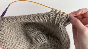 Вязаный ТОП для начинающих I Кроп-топ спицами ✨