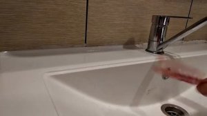 Как заделать шов между раковиной и стеной силиконом?