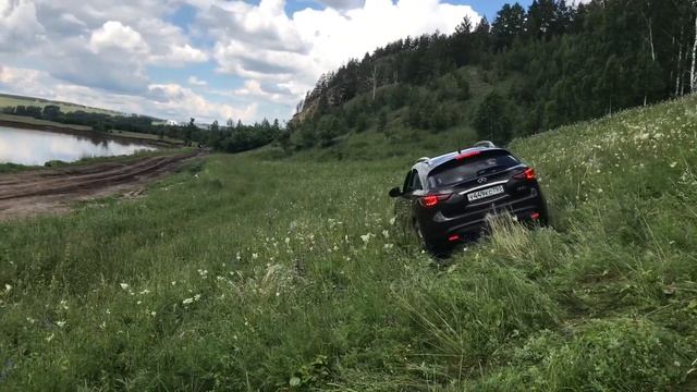 Наш Infiniti FX50S пытался заехать в горку. смотреть онлайн