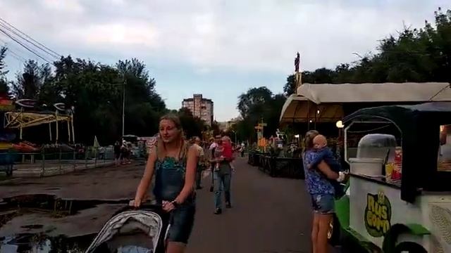 Работающие аттракционы Центрального парка смотреть онлайн