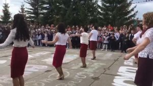 Флешмоб учителей МБОУ СОШ Ургала на «Последний звонок»??