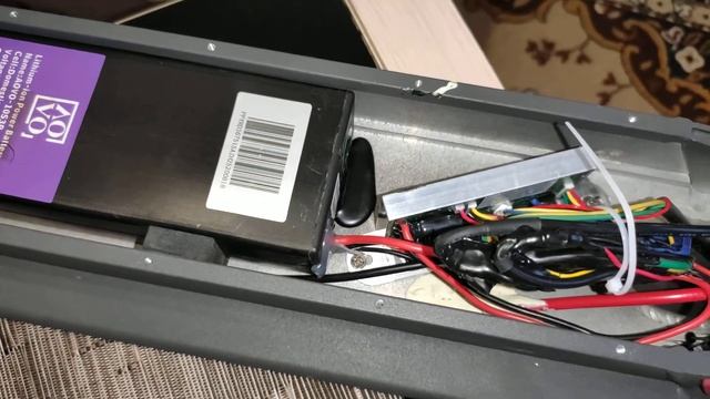 Вскрытие деки на электросамокате AOVO M365 Pro. смотреть онлайн