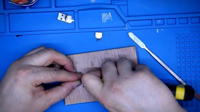 Светодиодная лампа ELECTROSTANDART. Ремонт шнура питания: замена USB штекера. смотреть онлайн