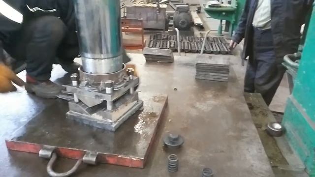 Холодная штамповка детали. смотреть онлайн