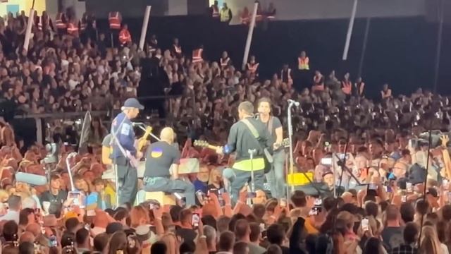 Coldplay with Kelly Jones Stereophonics Millennium Stadium Cardiff 6th June 2023 - Dakota смотреть онлайн