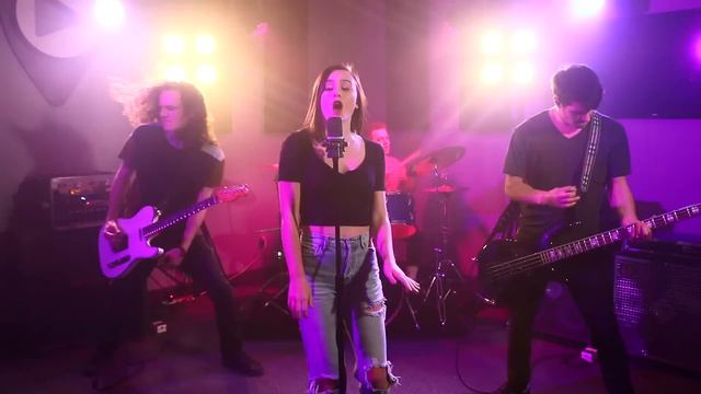 "Disturbia" - Rihanna (Cover by First to Eleven) смотреть онлайн