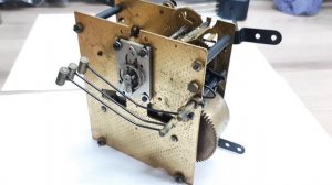 Настольные часы Янтарь с боем. Разбор, особенности, отличия.