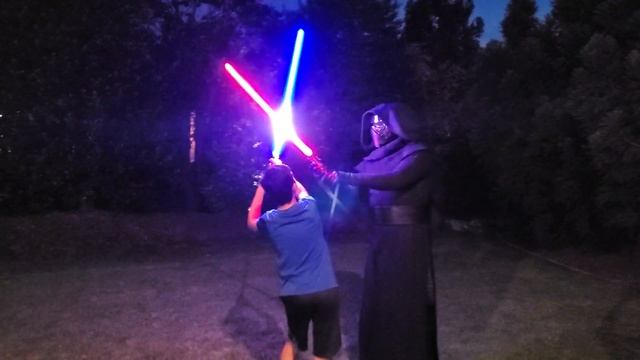 Kylo Ren vs. Youngling - Proffieboard neopixel lightsaber battle part 1, ProffieOS4 lockup effects смотреть онлайн