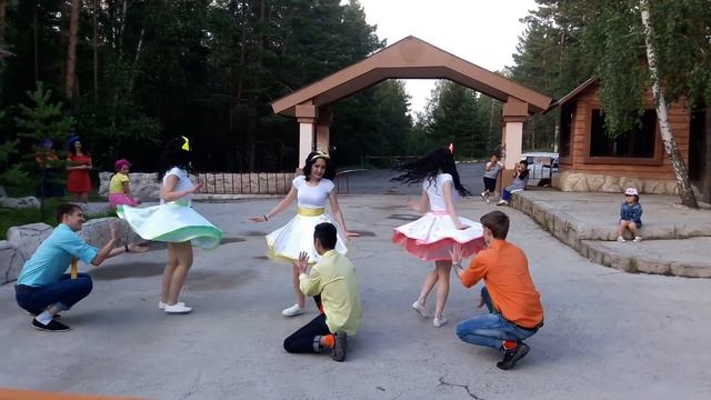 Классный танец в стиле Рэтро. смотреть онлайн