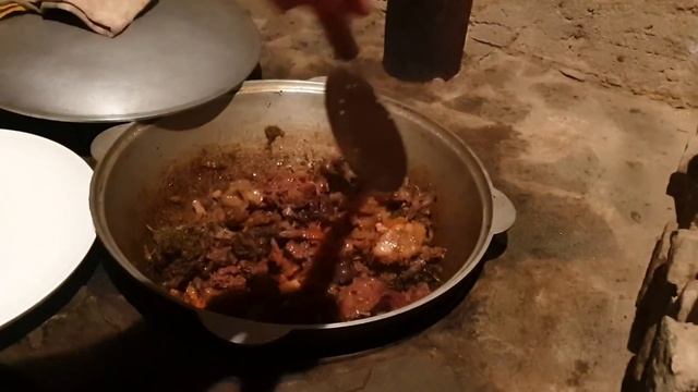 ДИЧЬ В КАЗАНЕ НА КОСТРЕ С ГРИБАМИ. НОВЫЕ НОЖИ смотреть онлайн
