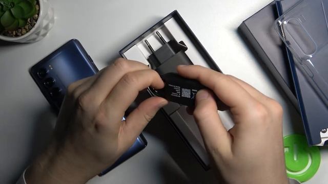 A USB cable comes with the Motorola Moto G200? EU Distribution смотреть онлайн