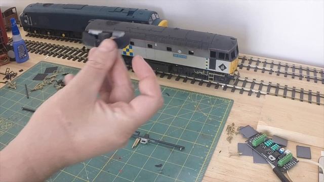 Model Trains 67 - Hither Green TMD in 7mm scale O gauge. Heljan class 33 update and class 60 loco смотреть онлайн