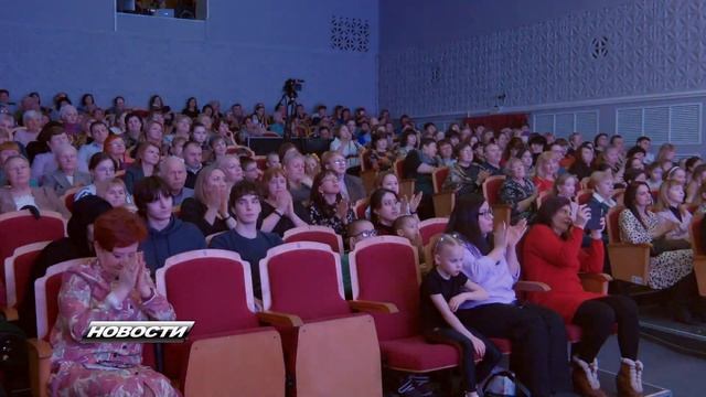 230310 Очередной весенний праздник большим концертом отметили в Радужном. смотреть онлайн