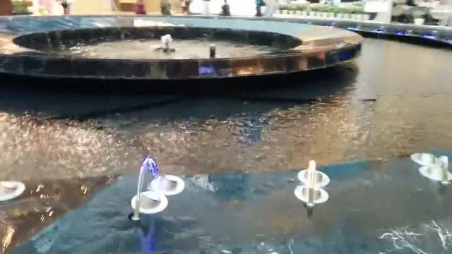 Фонтан внутри одного из зданий Москва-сити смотреть онлайн