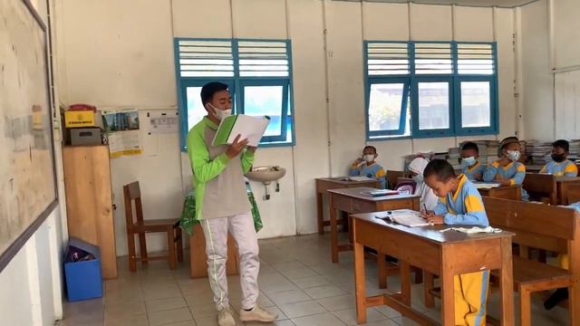 KELAS II (Taufik Akbar) смотреть онлайн