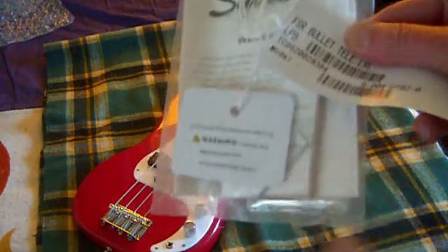 Unboxing squier mini p bass смотреть онлайн