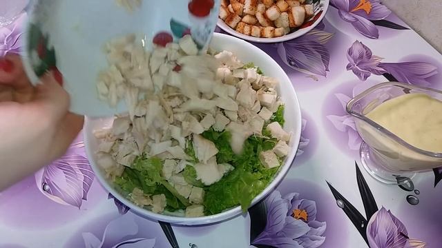 Салат "Цезарь" - Самый Простой и Не Дорогой Рецепт в Домашних Условиях. "Caesar" salad смотреть онлайн