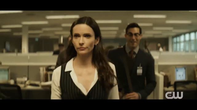 Superman & Lois 1x01 Clark Meets Lois For The First Time
