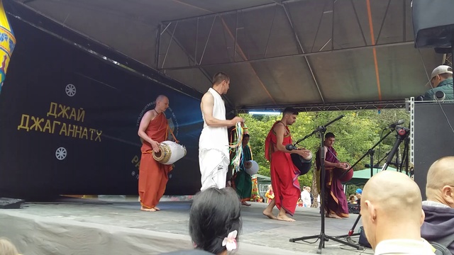 Ратха Ятра ( барабанщики) смотреть онлайн