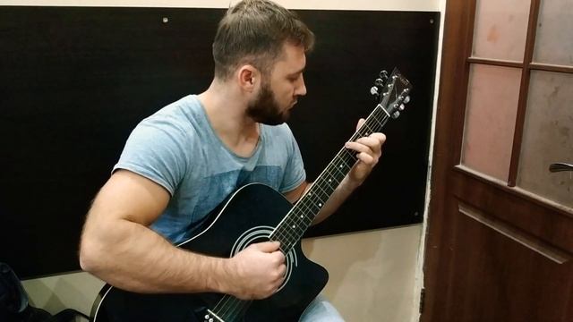 Случайно выловил Батю как он без меня играет на гитаре смотреть онлайн
