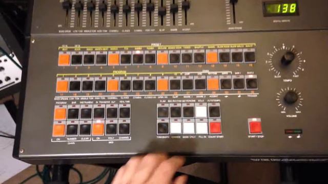 Syncing vermona DRM drum machine with MIDI clock смотреть онлайн