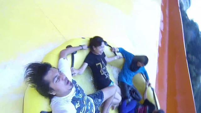 Sunway Lagoon Theme Park - Vuvuzela смотреть онлайн