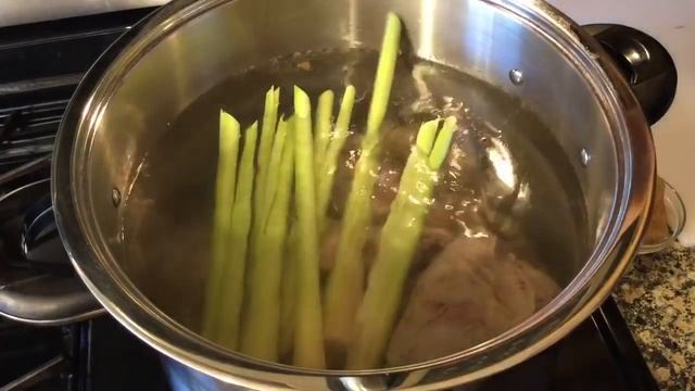 How To Make Bun Bo Hue-Vietnamese Spicy Beef Noodle Soup-Food Recipes