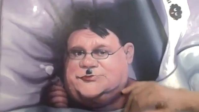 Johannes Heinonen esittelee Timo Soini -aiheisen taulunsa "Perussuomalainen saa panna halvalla" смотреть онлайн