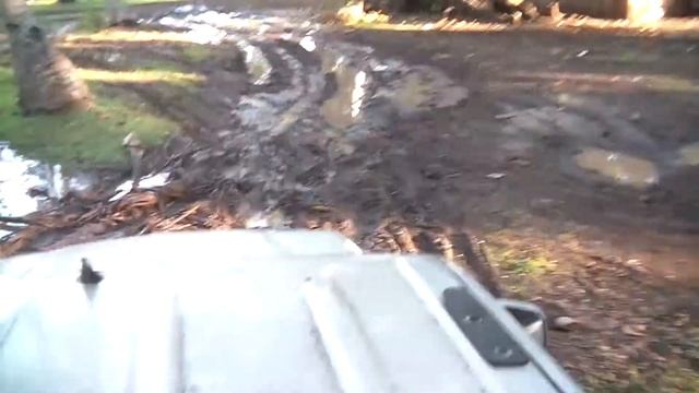 4X4 OPEL DANS LA BOUE A MAYOTTE 4 PASSAGE.MP4 смотреть онлайн