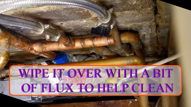 Heating system leak. Water leak from 22mm pipe. How to fix a leaking pipe. Soldering pipe. смотреть онлайн