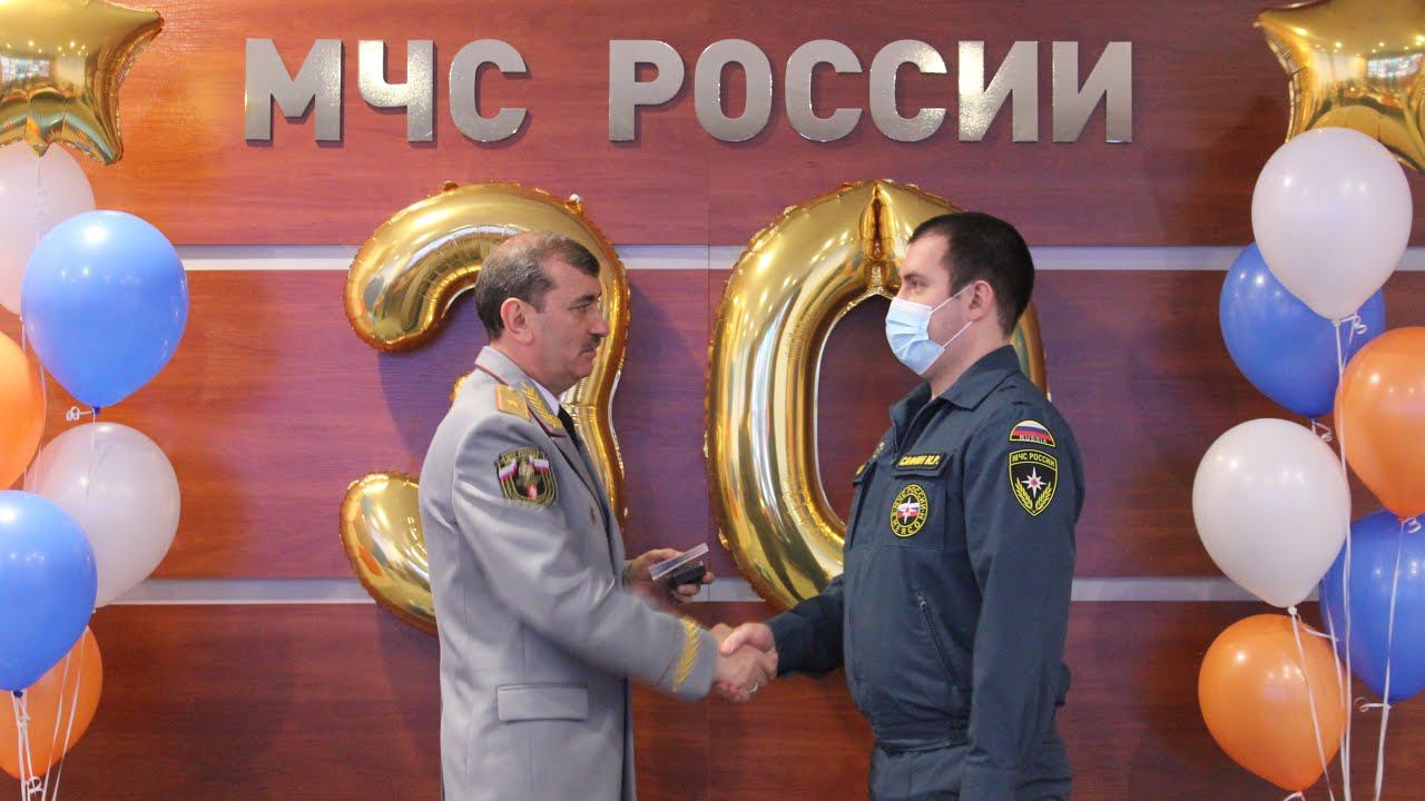 Награды за мужество и героизм вручили сотрудникам МЧС. Сюжет телекомпании ГТРК-Урал смотреть онлайн