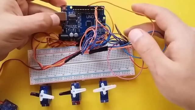 Multi Servo Motor Control via Bluetooth Using Android App | Arduino and App Inventor смотреть онлайн