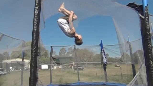 Slow motion Backflip смотреть онлайн