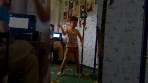 Клевый танец мальчика 6 лет, Илюха отжигает