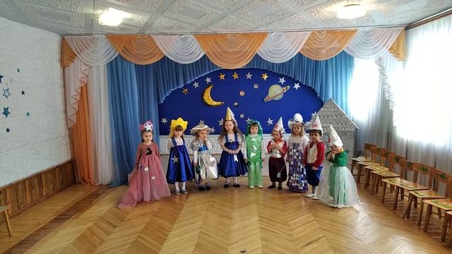 Показ костюмов на тему "КОСМОС" - группа "УХТЫШКА" - МДОУ "Ясли-сад №165 г. Донецка" смотреть онлайн