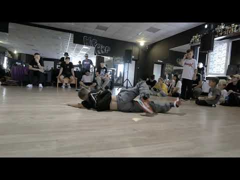 Брейкданс батл ↔ Дети до 9 лет ↔ Trix Tem vs Ssanych ↔ 1'8 ↔ WHO IS WIN #whoiswin #bmvideo смотреть онлайн