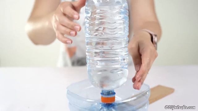 Easy DIY Plastic Bottle Bird Water Feeder смотреть онлайн