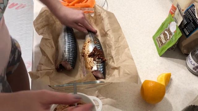 Запеченная скумбрия с морковью смотреть онлайн