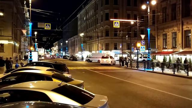 Светофор нового типа с дублирующей полосой в Санкт-Петербурге смотреть онлайн