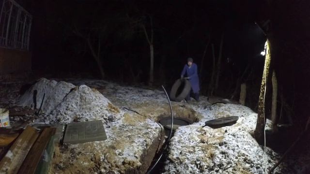 Как закопать бетонное колодезное кольцо в землю смотреть онлайн